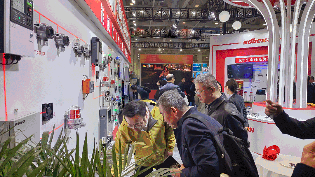 中國(guó)(山東)石油化工裝備展.gif 中國(guó)(山東)石油化工裝備展.gif